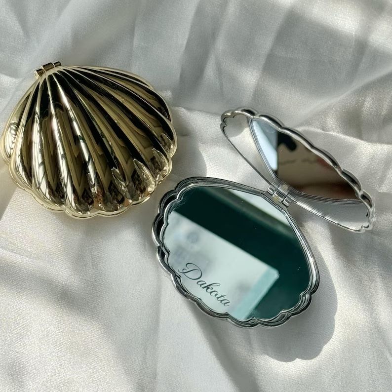 Personalized Seashell Compact Mirror – Custom Name Folding Pocket Mirror for Women